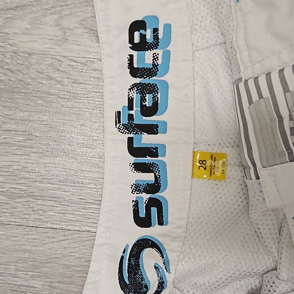 7|$30 SURFACE SHORTS SIZE 28 - Picture 2 of 3